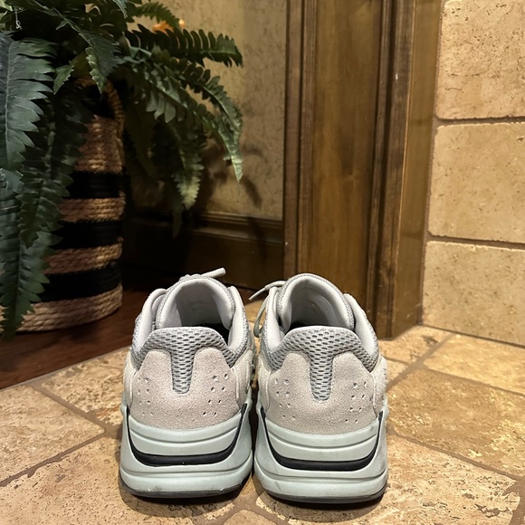 Gray Yeezy 700 Size 11 - Picture 4 of 5